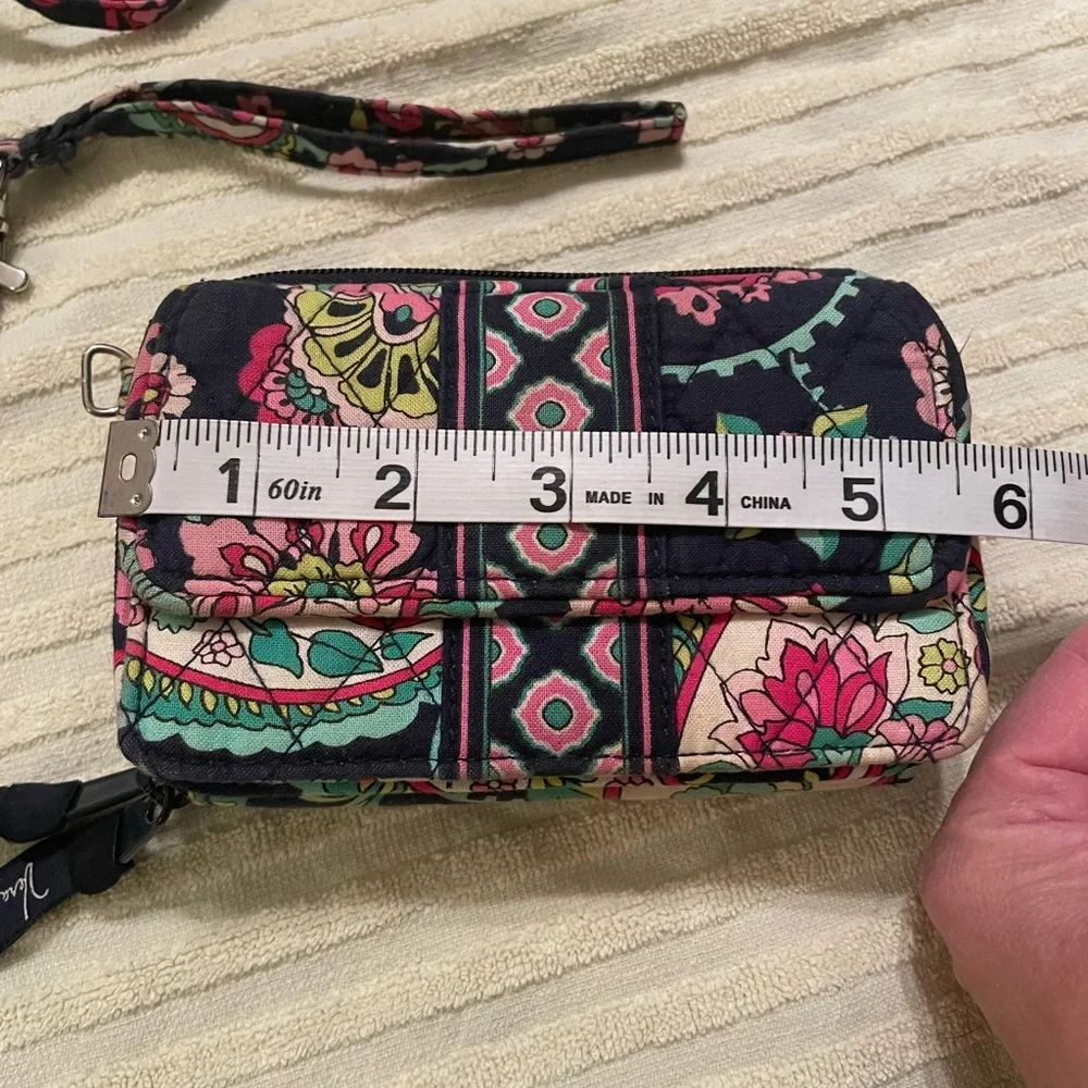 Vera Bradley‎ Floral Crossbody/Wristlet Wallet w/Navy and Pink Accents, OS
